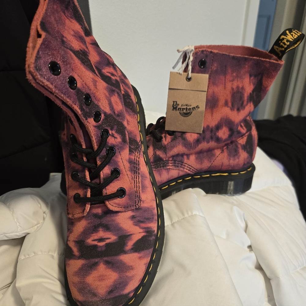 NWT Dr. Marten Tie Dye Boots Womens Size 8. MAKE OFFER!! - Picture 6 of 6